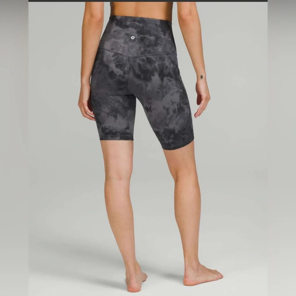 Lululemon Align High-Rise Short with Pockets 8"
Diamond Dye Pitch Grey - Picture 3 of 7